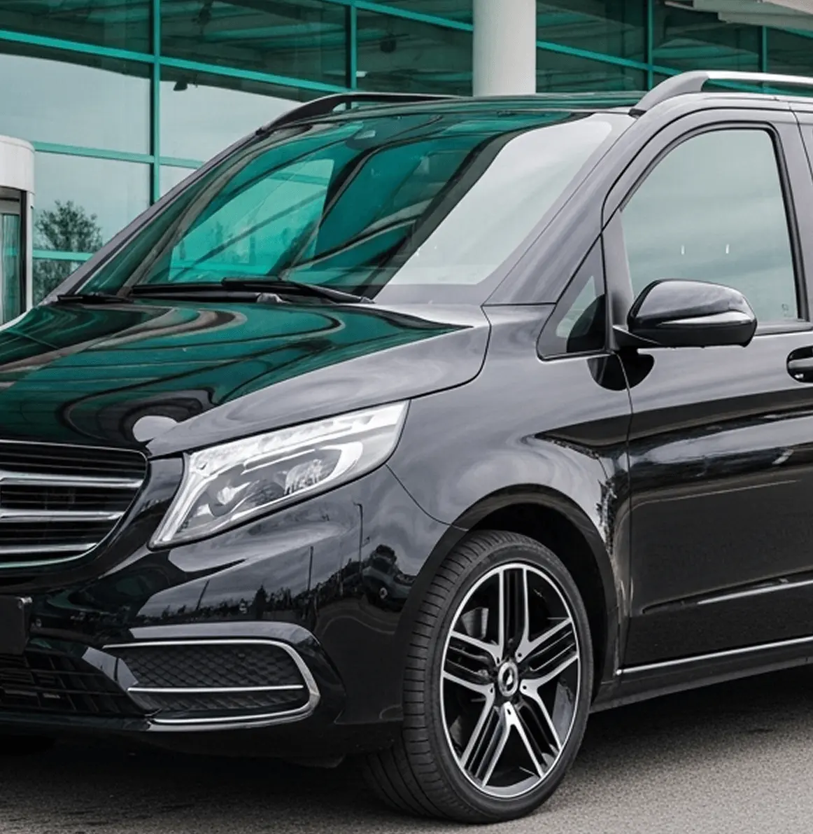 Private luxury Mercedes van for Lisbon to Porto transfer — VIP Porto